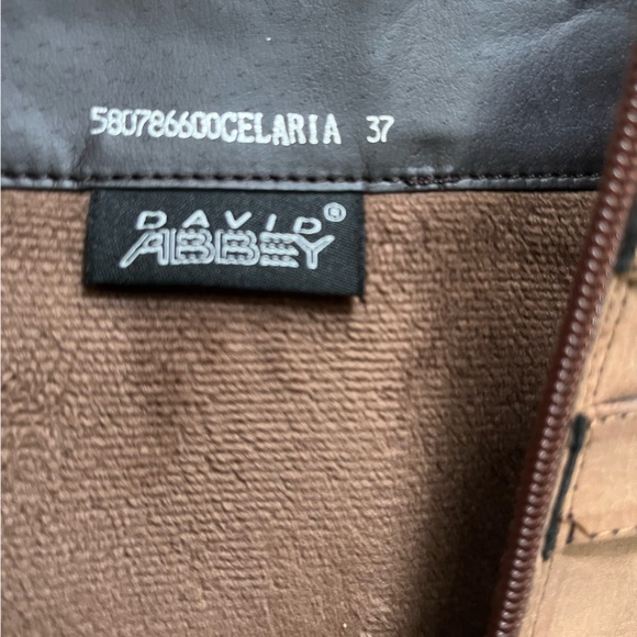 Beautiful brown boots - Picture 5 of 8